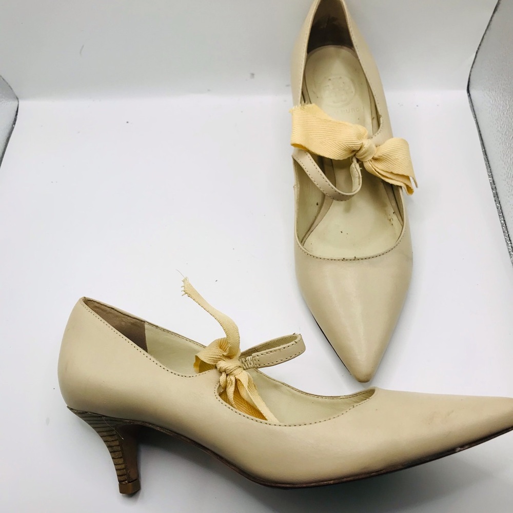Tory Burch Cream Pointed-Toe Bow Dress Pump - Picture 2 of 12